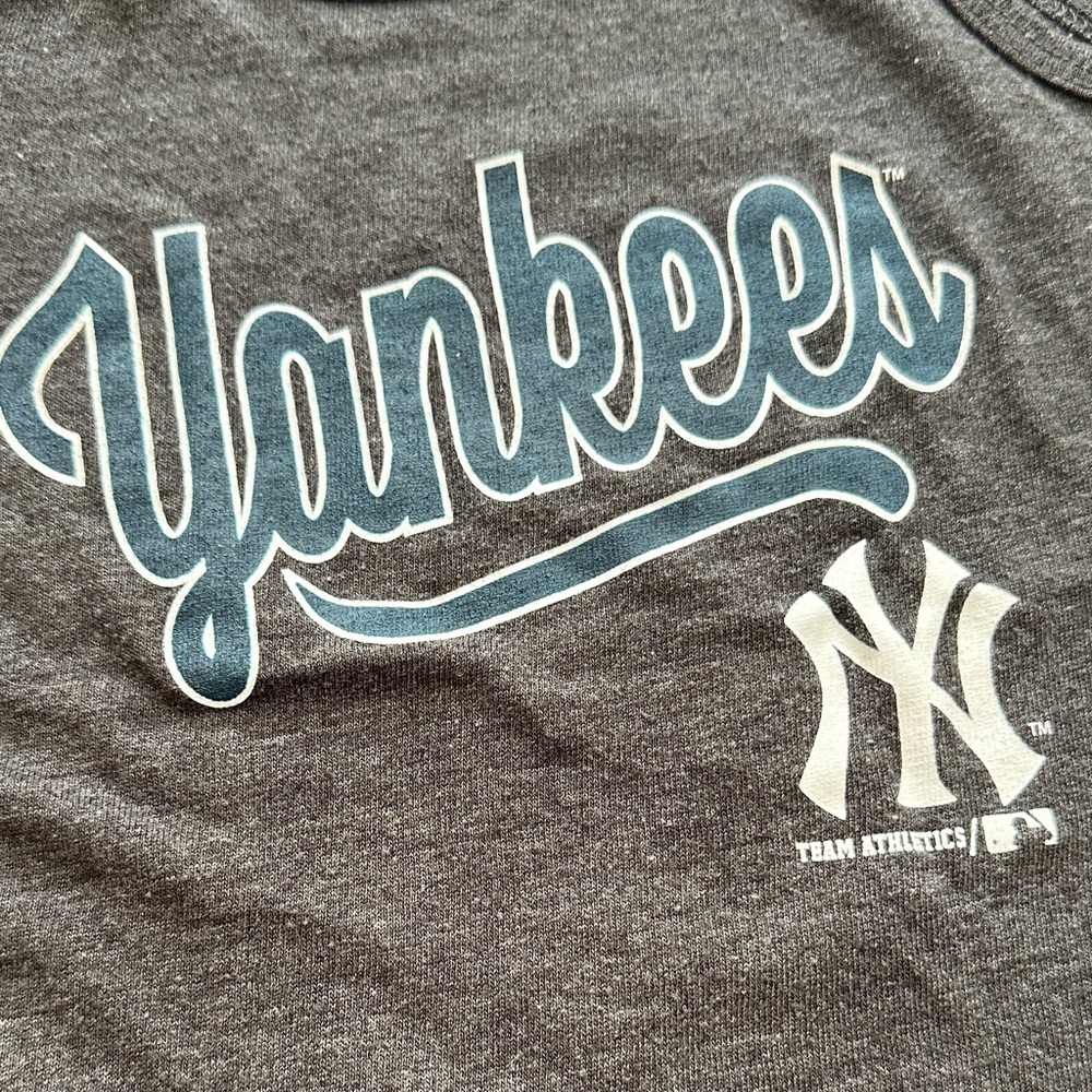 Genuine Merchandise Yankees Charcoal Tank Top 2T - Picture 3 of 5